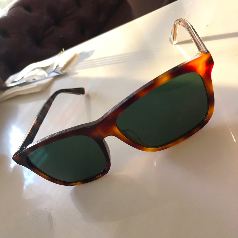Gucci women’s tortoise sunglasses (no case)